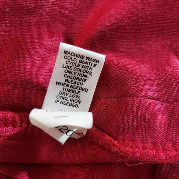 Cato Elegant Red and Black Floral Velvet Blouse Size 18/20W - Picture 7 of 8